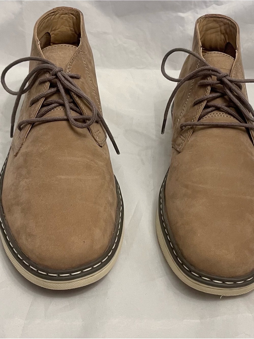 Johnstone and Murphy Boy's McGuffey Lace-Up Chukka Boots in Light Brown 6.5